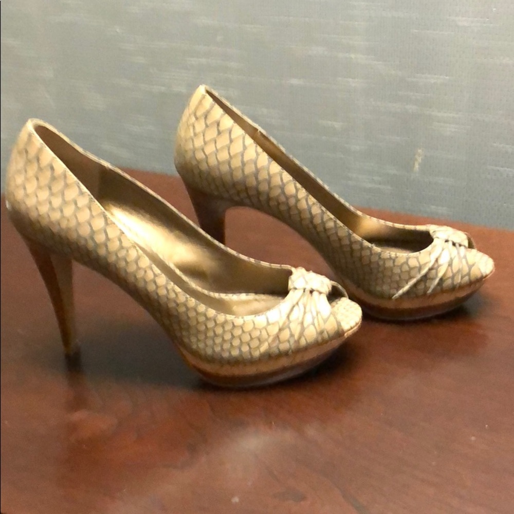 Snakelike Multi-textured Platform Heel